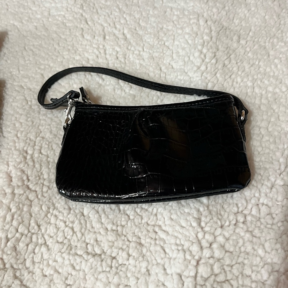 Liz Claiborne large patent leather purse. - Picture 8 of 8